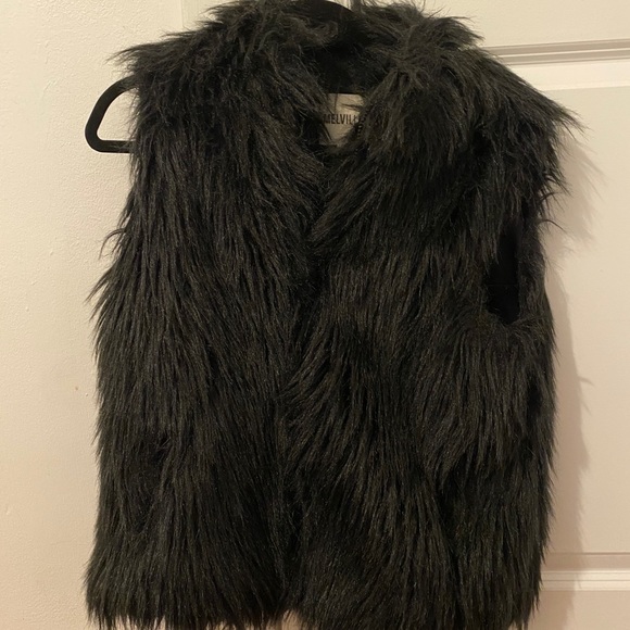 Brandy Melville Italy Exclusive Faux Fur Vest - Picture 2 of 7